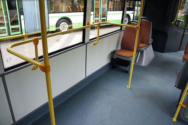 транспортный линолеум автолин. грязный пол в маршрутке. паз 32053 ритуальный. автолин 4500 * 1850. автобус с отверстиями.