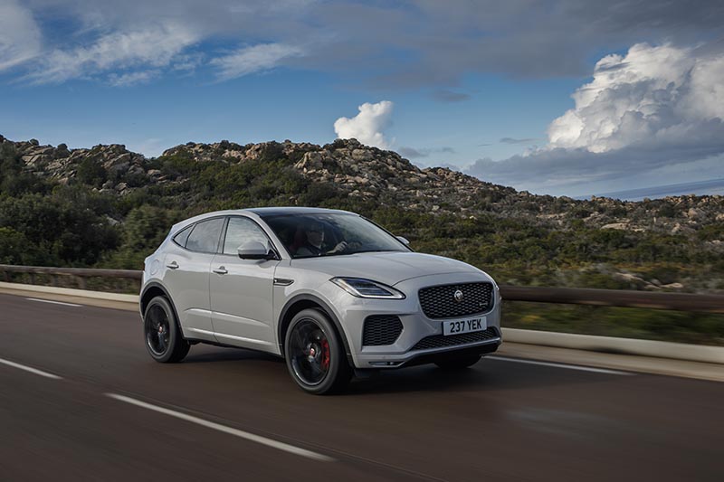 Кроссовер Jaguar e Pace 2020