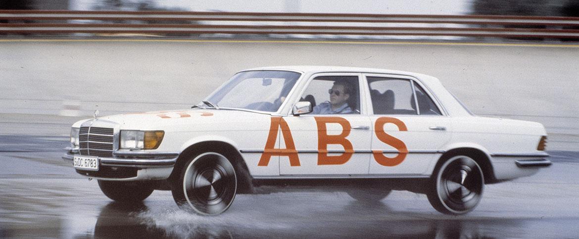 40 лет назад Mercedes-Benz впервые запустил инновационное развитие электронных вспомогательных систем