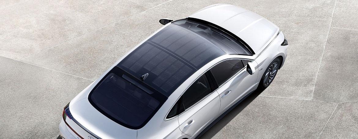 Hyundai представила гибридную Sonata Hybrid с солнечными батареями на крыше