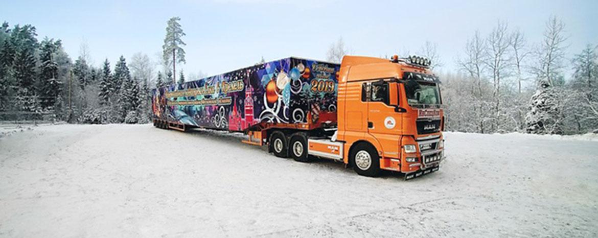 MAN TGX 33.540 6x4 BLS доставил новогоднюю елку в Кремль