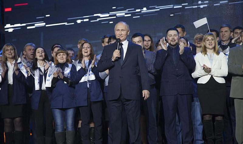 Президент России Владимир Путин посетил праздничные мероприятия, посвященные 85-летию Горьковского автомобильного завода