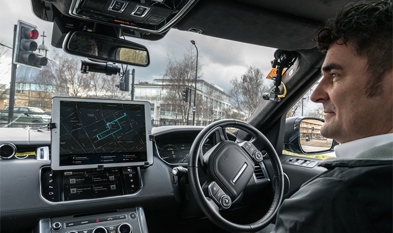 Jaguar Land Rover представил возможность автономной парковки