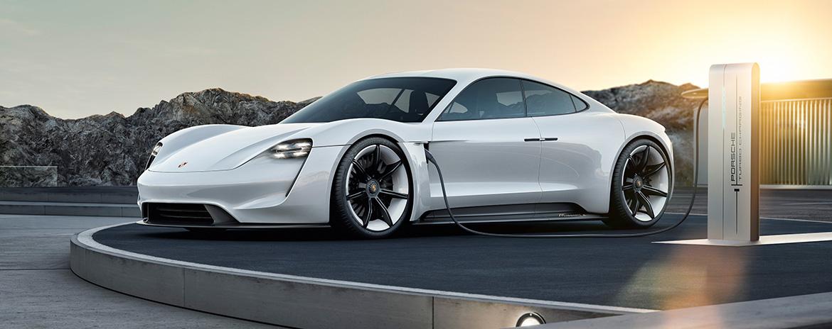 Porsche представит первый спортивный автомобиль с полностью электрическим приводом Taycan уже в сентябре 2019 года