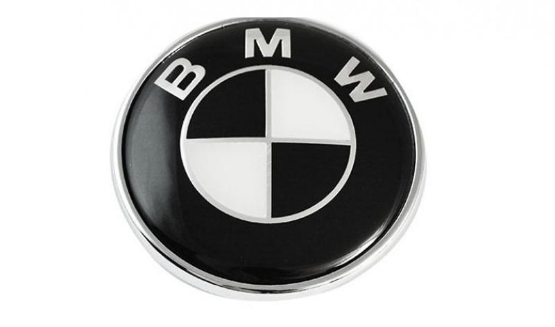 Элитные модели БМВ будут «носить» черно-белый логотип