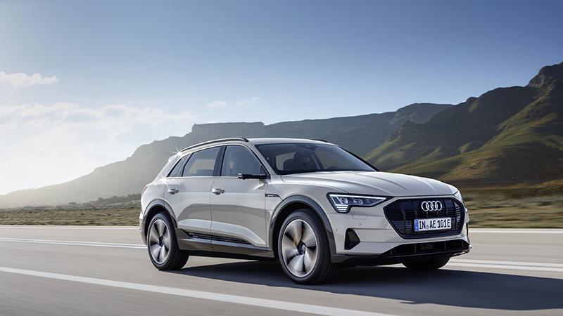 Audi представляет первый серийный электромобиль e-tron