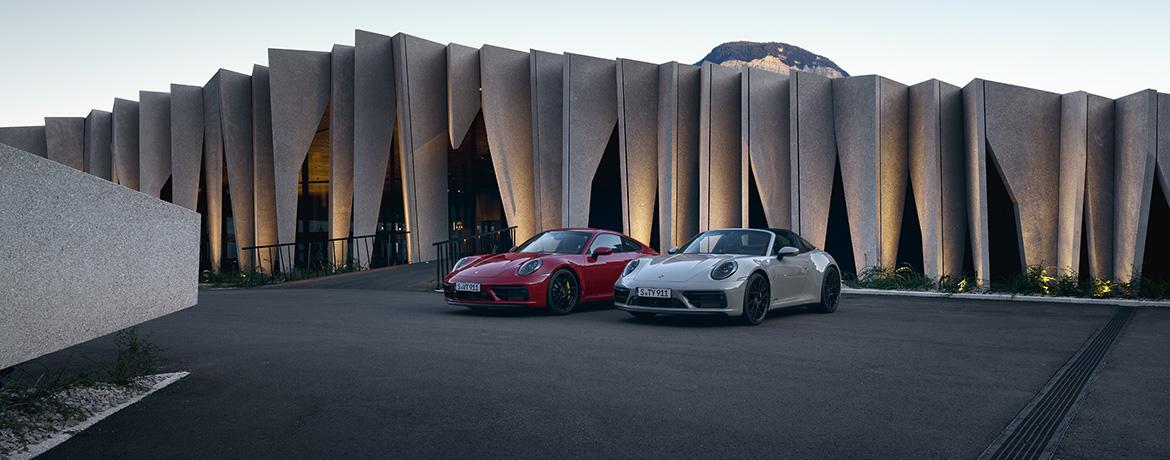 Porsche представила купе и кабриолет 911 Carrera GTS и 911 Targa 4 GTS